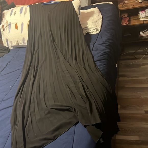 Black dress with bow - Picture 2 of 2